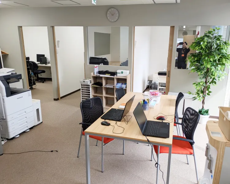 事務所ミーティングルーム